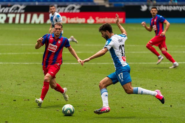 切尔西官方为韦斯利庆生 22年加盟至今只踢了32场